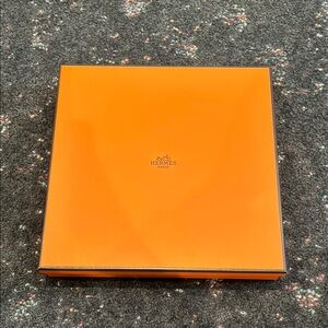 Hermes medium square box